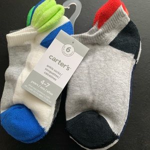 Carter’s size 4-7 boys socks